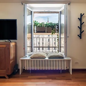 Easyhomes Duomo View , Milano Italia